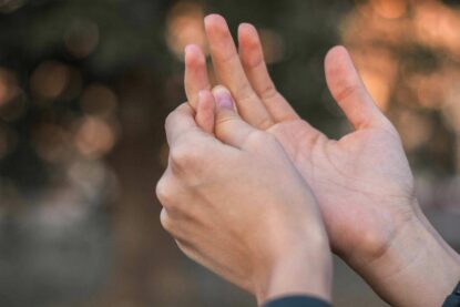 What Are The Symptoms of Trigger Finger? - Blog Post